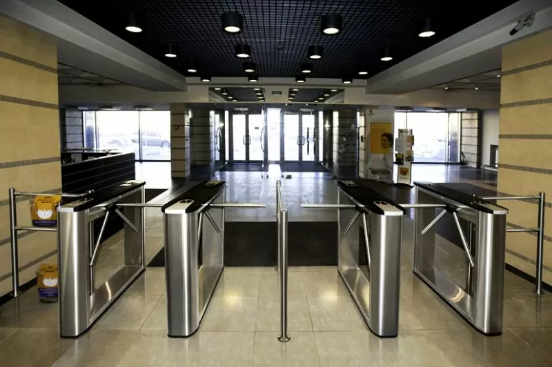 Контроль входа и турникеты в Бизнес центре в Томске